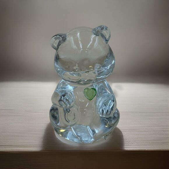 Vintage Fenton Glass Animal Bear Figurine August Birthstone Green Peridot Heart - Picture 1 of 5